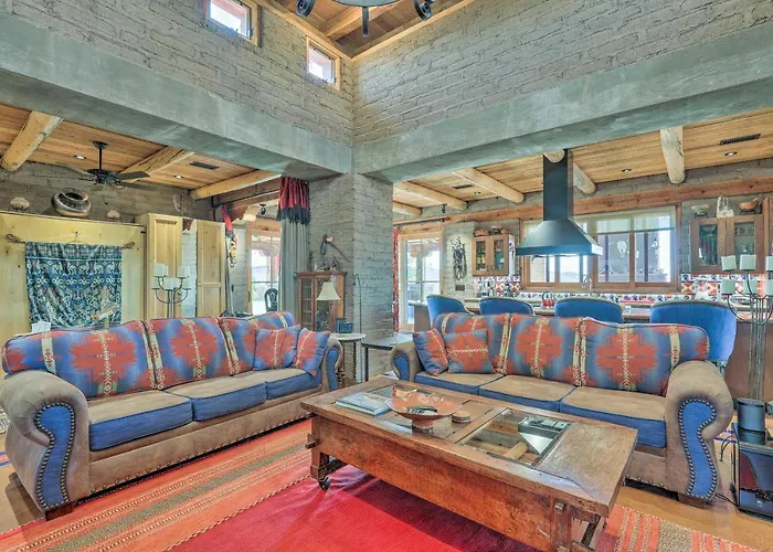 Luxe W/ Pool & Outdoor Kitchen In Phoenix!