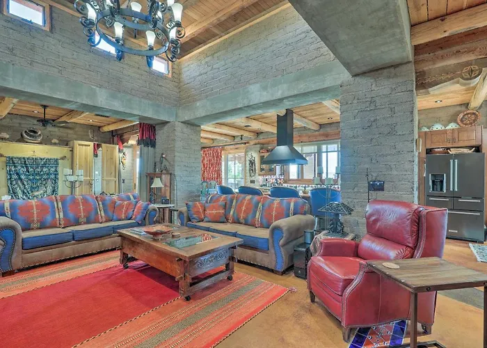 Luxe W/ Pool & Outdoor Kitchen In Phoenix!
