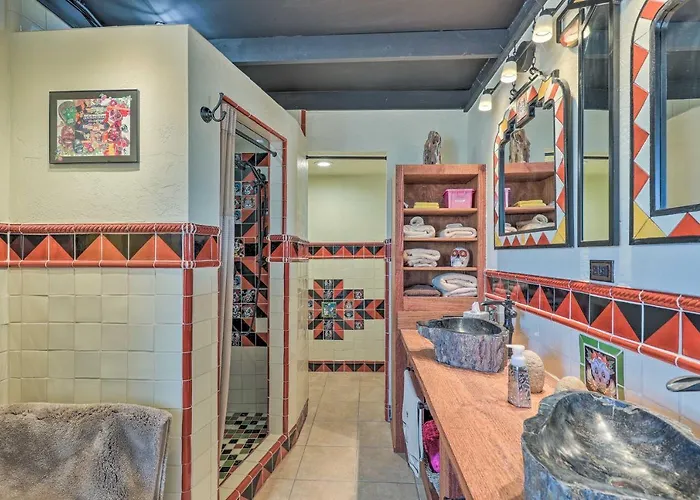 Holiday home Luxe W/ Pool & Outdoor Kitchen In Phoenix!